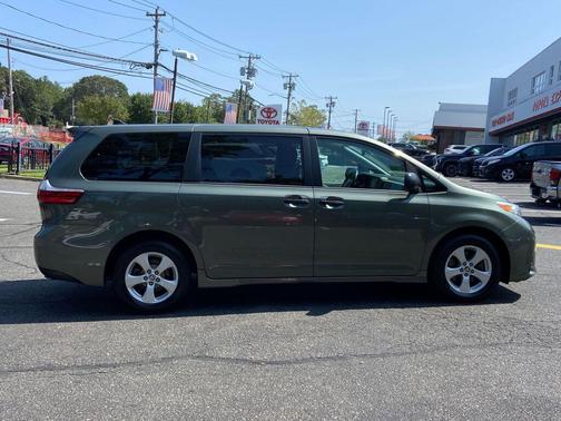 2020 Toyota Sienna SE