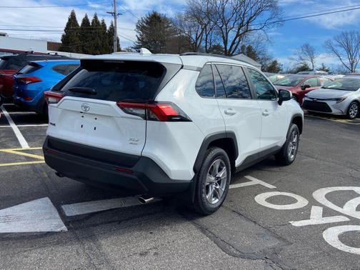 2025 Toyota RAV4 XLE