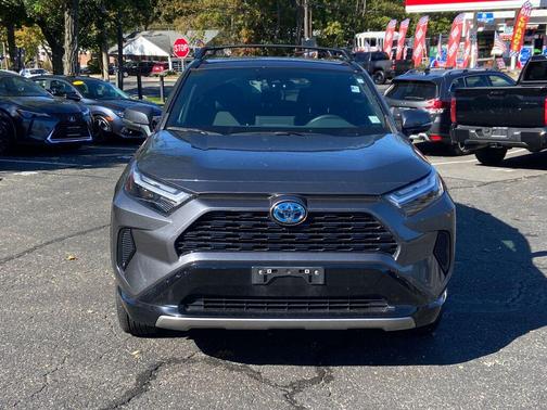 2022 Toyota RAV4 Hybrid SE