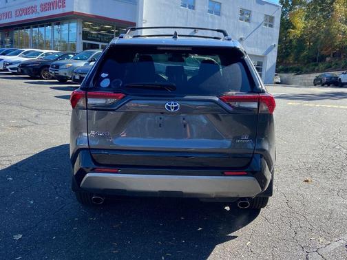 2022 Toyota RAV4 Hybrid SE