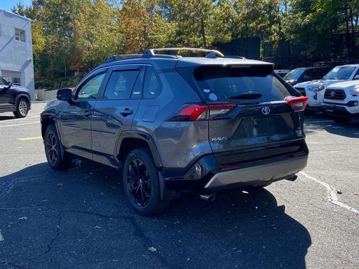 2022 Toyota RAV4 Hybrid SE