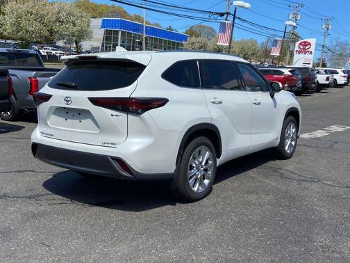 Pearl 2026 Toyota Highlander Hybrid Limited