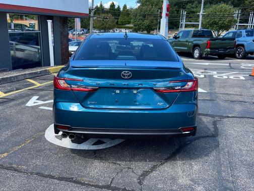 Ocean 2025 Toyota Camry SE