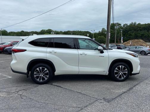 2021 Toyota Highlander Hybrid XLE