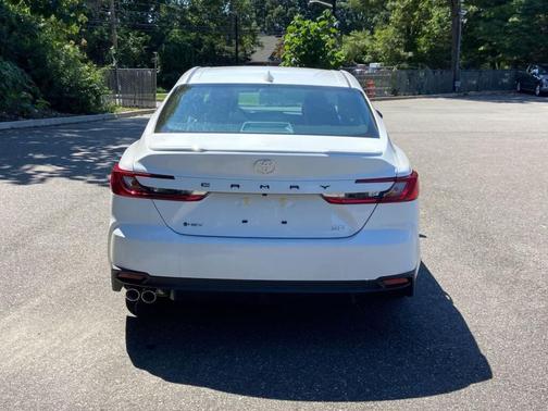 Ice Cap 2026 Toyota Camry SE