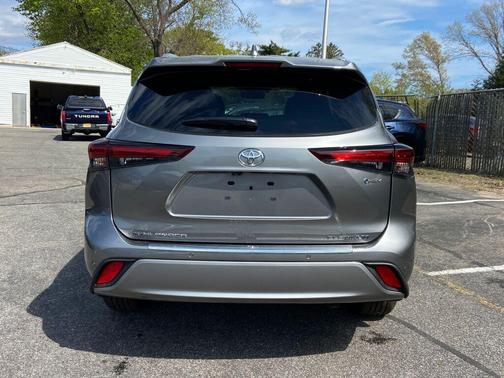 Gray 2026 Toyota Highlander Hybrid Platinum