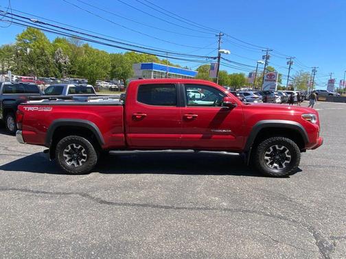 Barcelona Red Metallic 2018 Toyota Tacoma TRD Off Road