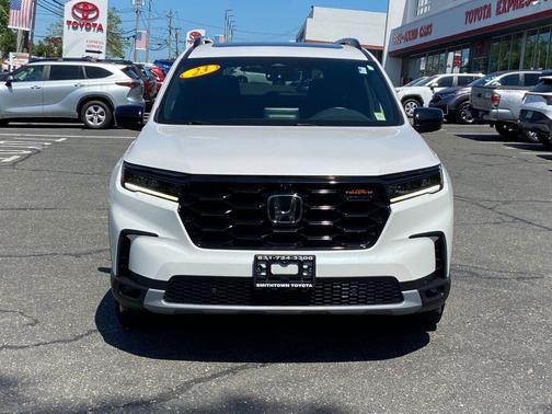 Platinum White Pearl 2023 Honda Pilot AWD TrailSport