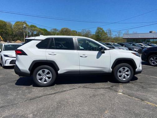 2025 Toyota RAV4 LE
