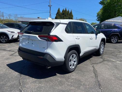 2025 Toyota RAV4 LE