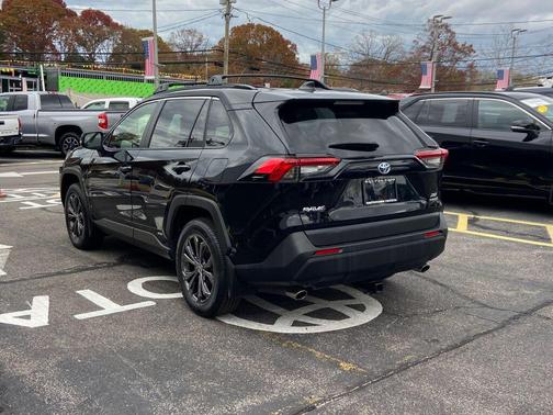 2022 Toyota RAV4 Hybrid XLE Premium