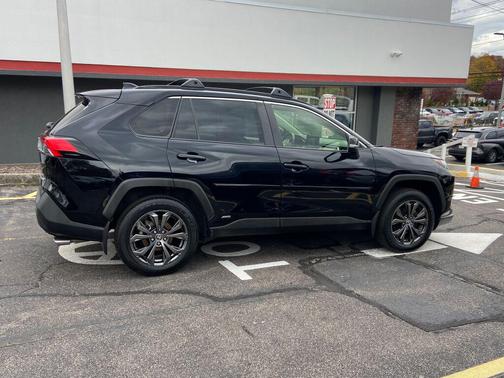 2022 Toyota RAV4 Hybrid XLE Premium