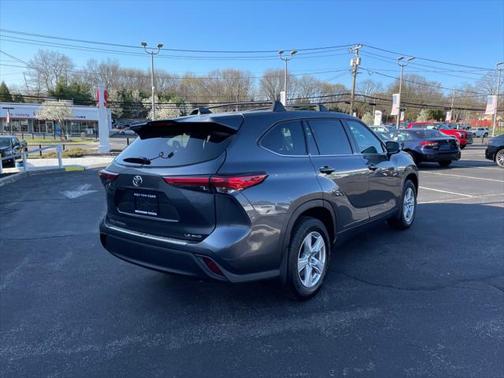 2022 Toyota Highlander LE