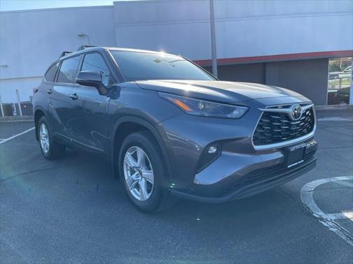 2022 Toyota Highlander LE