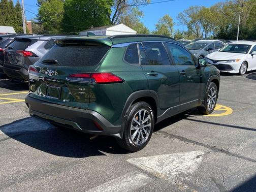2024 Toyota Corolla Cross XLE