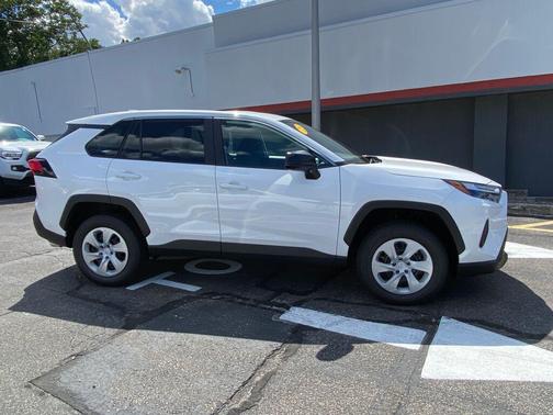 2025 Toyota RAV4 LE