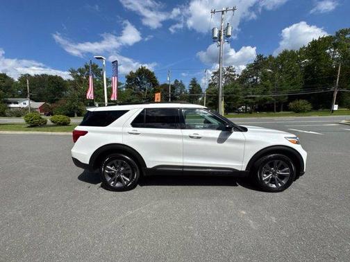 White Metallic 2023 Ford Explorer XLT