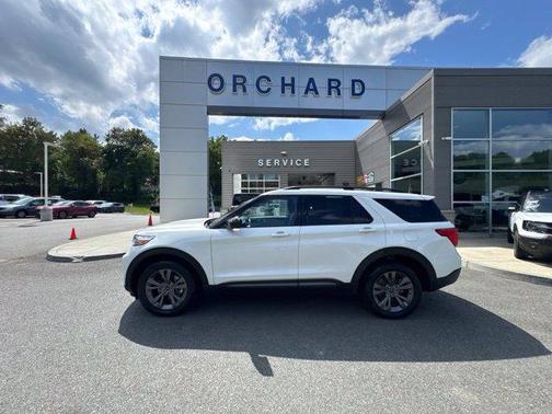 White Metallic 2023 Ford Explorer XLT