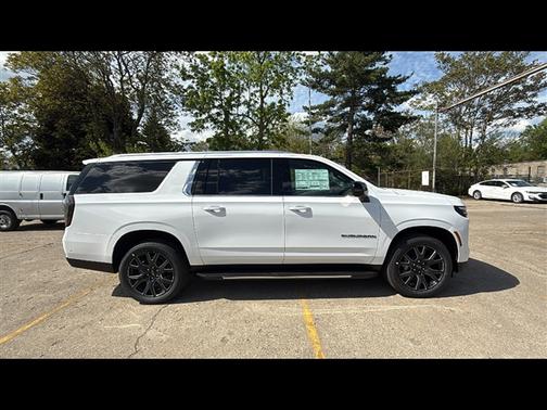 2025 Chevrolet Suburban LT