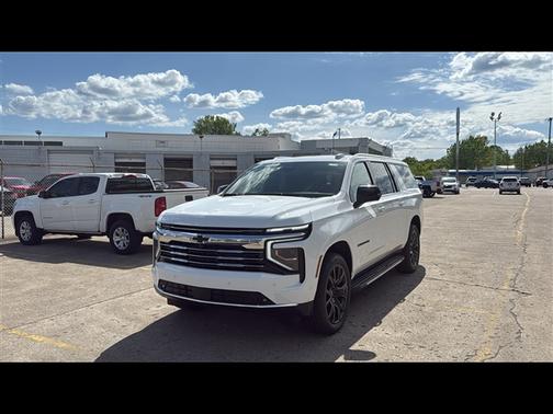 2025 Chevrolet Suburban LT