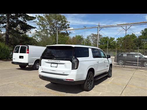 2025 Chevrolet Suburban LT