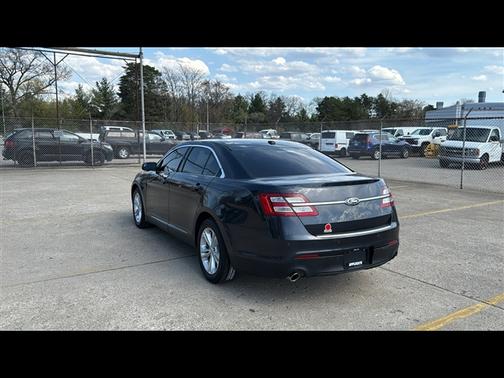 2017 Ford Taurus SEL
