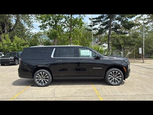 2025 Chevrolet Suburban 4WD High Country