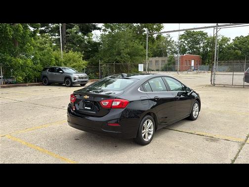 Mosaic Black Metallic 2019 Chevrolet Cruze LT