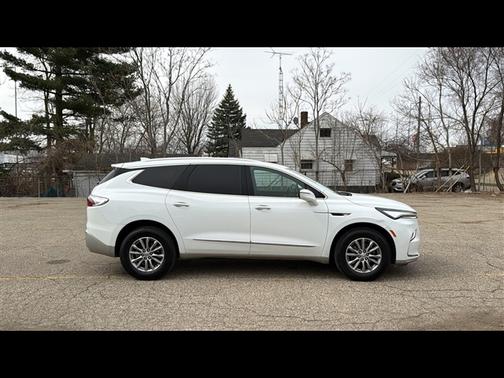 White 2023 Buick Enclave Essence FWD