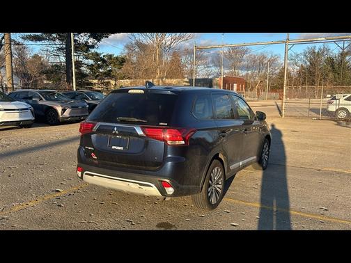 2020 Mitsubishi Outlander ES