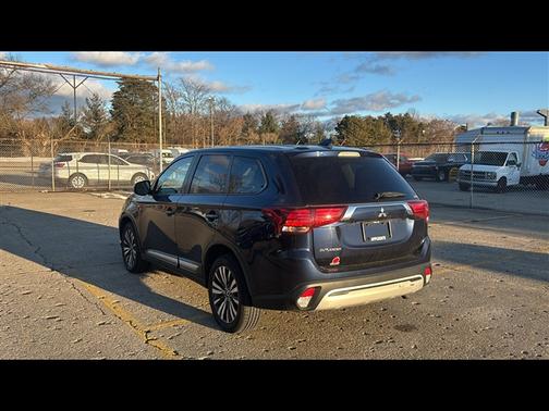 2020 Mitsubishi Outlander ES