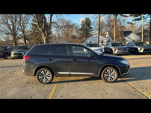 2020 Mitsubishi Outlander ES
