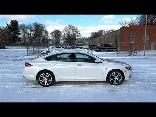2018 Buick Regal Sportback Essence