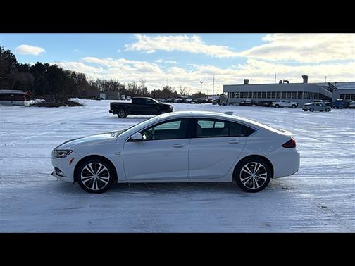 2018 Buick Regal Sportback Essence
