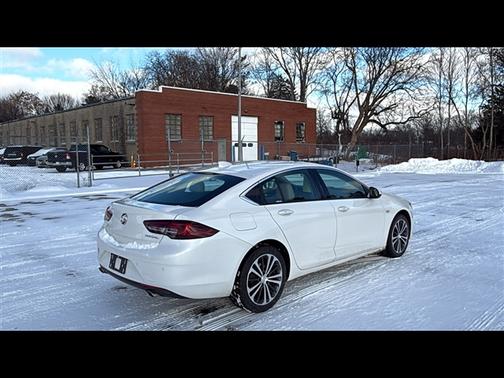2018 Buick Regal Sportback Essence