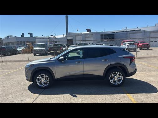 2025 Chevrolet Trax LS