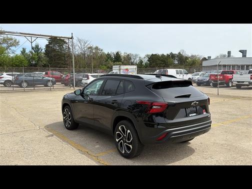 Mosaic Black Metallic 2026 Chevrolet Trax FWD 2RS