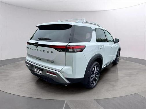 2025 Nissan Pathfinder Platinum 4WD