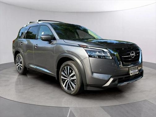 2025 Nissan Pathfinder Platinum 4WD
