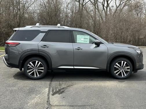 2025 Nissan Pathfinder Platinum 4WD