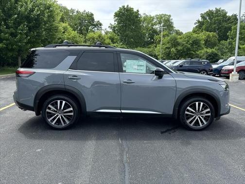 2025 Nissan Pathfinder Platinum 4WD