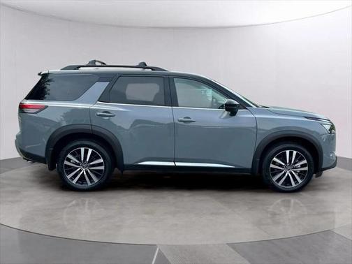2025 Nissan Pathfinder Platinum 4WD