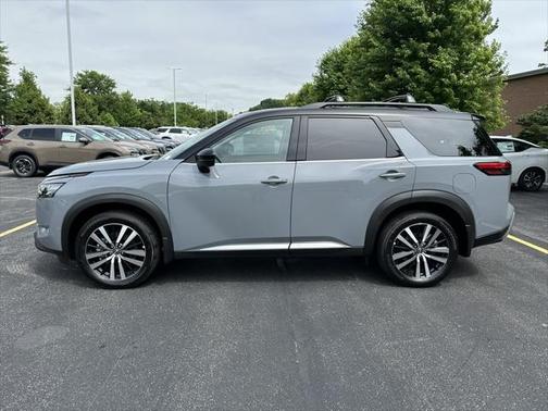 2025 Nissan Pathfinder Platinum 4WD