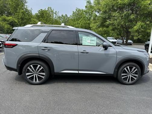 2025 Nissan Pathfinder Platinum 4WD