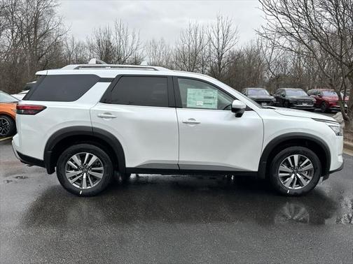 2025 Nissan Pathfinder SL 4WD