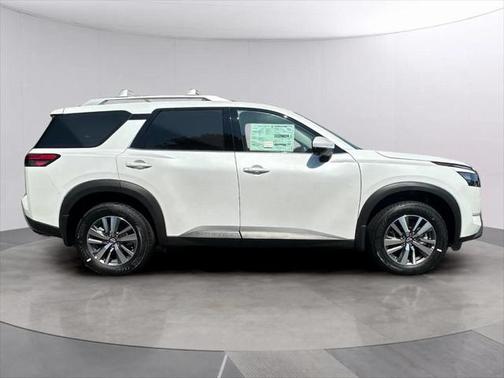 2025 Nissan Pathfinder SL 4WD