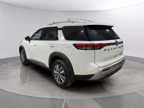 2023 Nissan Pathfinder SL 4WD