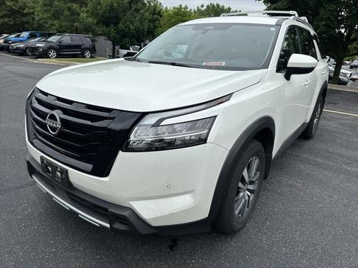 2023 Nissan Pathfinder SL 4WD
