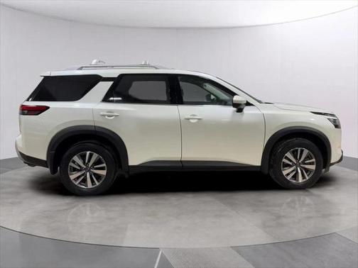 2023 Nissan Pathfinder SL 4WD