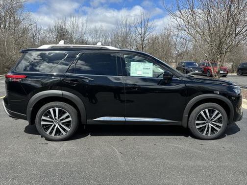 2025 Nissan Pathfinder Platinum 4WD